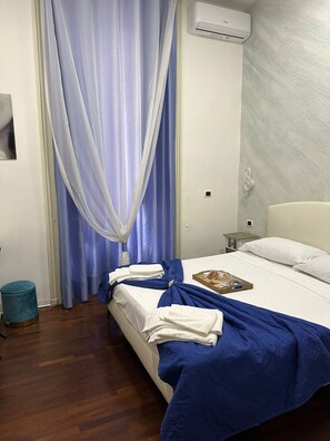 基本雙人或雙床房 | 羽絨被、舒適加層、客房內保險箱、書桌