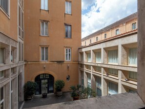 Property grounds - Elizabeth's Place Holiday House Located Just 400 Meters From Piazza di Spagna (Rome)