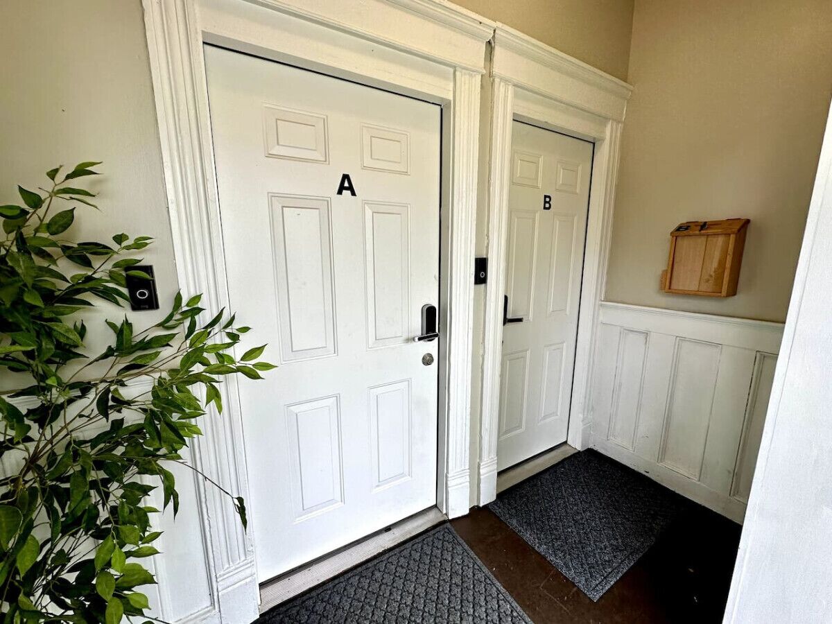 Charming Duplex Near Churchill & UofL Unit A