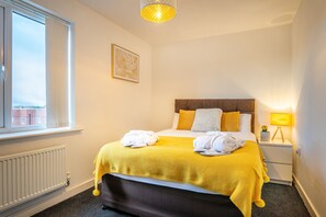 2 bedrooms, iron/ironing board, WiFi, bed sheets - Apollo Apartment  (Coventry)
