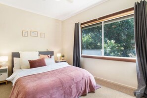 2 bedrooms, desk, iron/ironing board, free WiFi