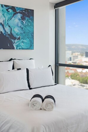 3 chambres, bureau, fer et planche à repasser, lit parapluie