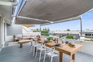 屋外ダイニングエリア