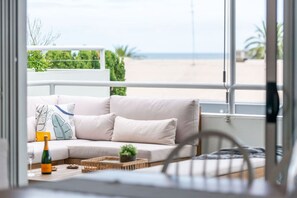 TV - The Sail House at Seacliff (Seacliff)