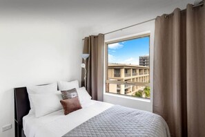 3 bedrooms, desk, iron/ironing board, WiFi