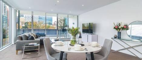 智能電視、書籍