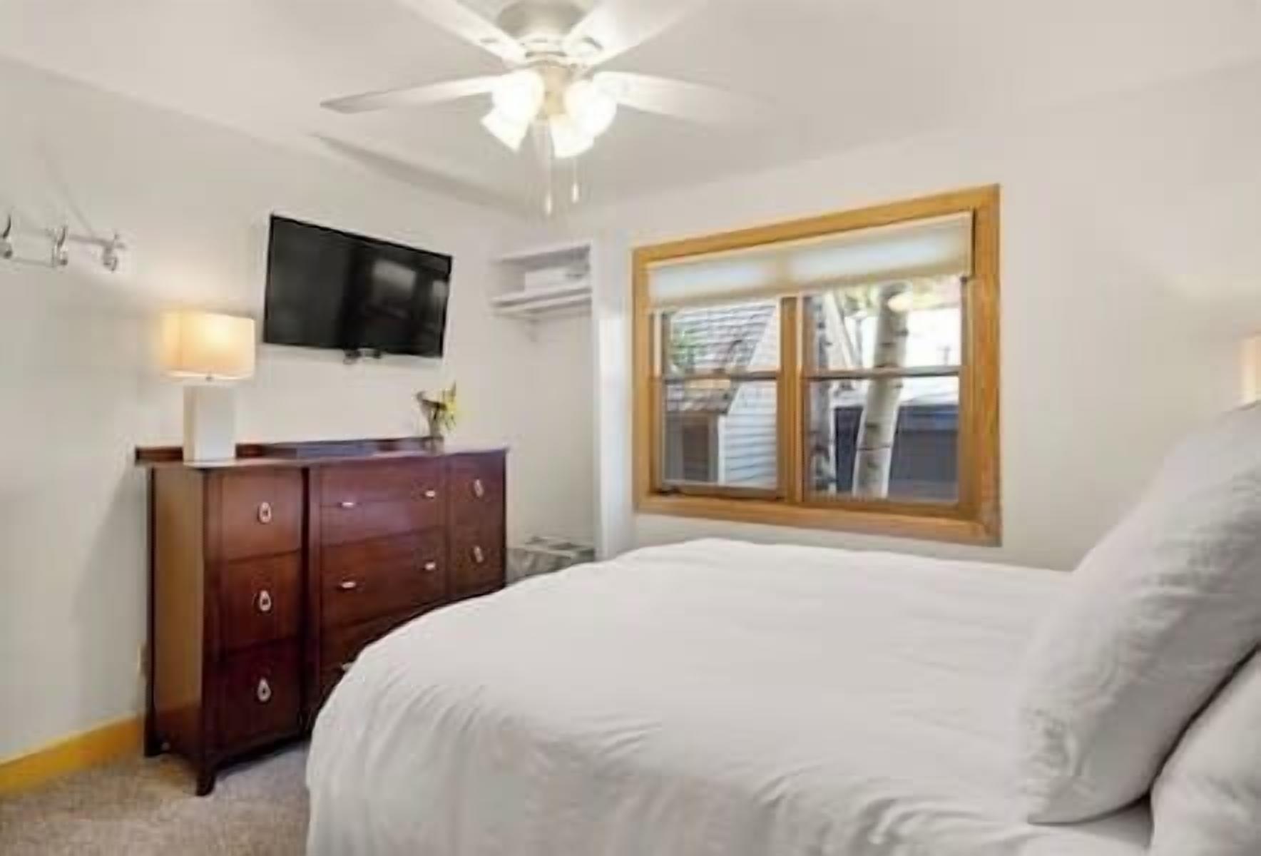 2 Spacious, Aspen Core Condo, Great location!