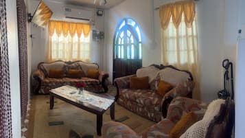 Cottage | Area keluarga | Smart TV 43-inci dengan saluran TV kabel dan film berbayar