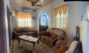 Living area - Lania Cottage (Golden Grove)