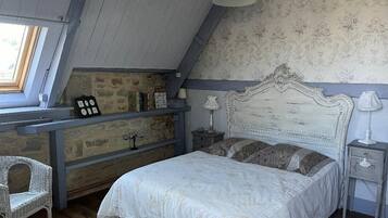 1 bedroom, iron/ironing board, bed sheets