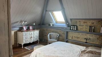 1 bedroom, iron/ironing board, bed sheets