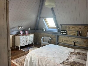 1 bedroom, iron/ironing board, bed sheets