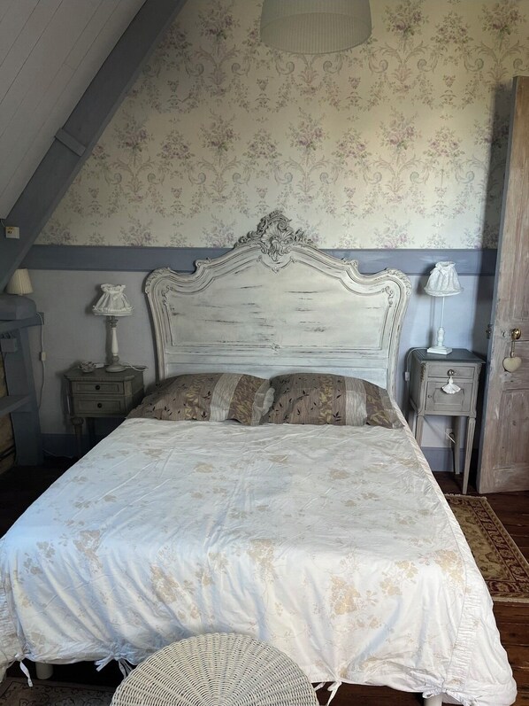 1 bedroom, iron/ironing board, bed sheets