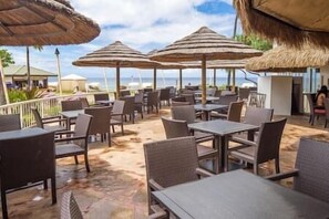 تناول الطعام بالخارج