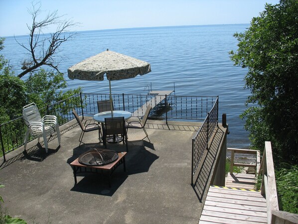 Outdoor dining - 'Twilight' - Just a few steps down to Lake Winnebago! (Chilton)