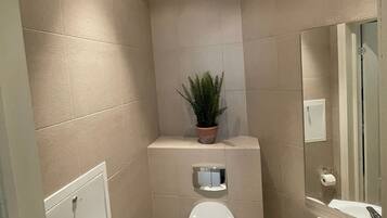 Jetted tub, hair dryer, towels, soap