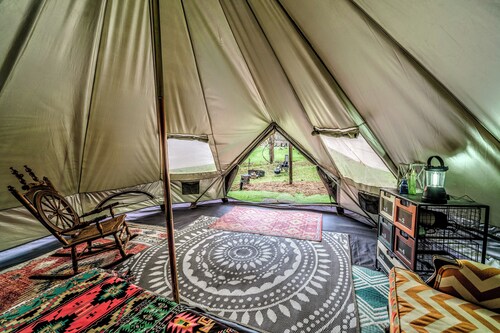 Boho Off-grid Glamping at Honeysuckle Springs