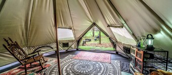Boho Off-grid Glamping at Honeysuckle Springs