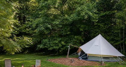 Boho Off-grid Glamping at Honeysuckle Springs