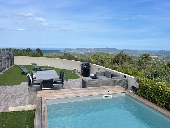 Outdoor dining - Appartement T3 Avec Piscine et vue Panoramique sur le Golf de Porto Vecchio (Porto-Vecchio (20137))