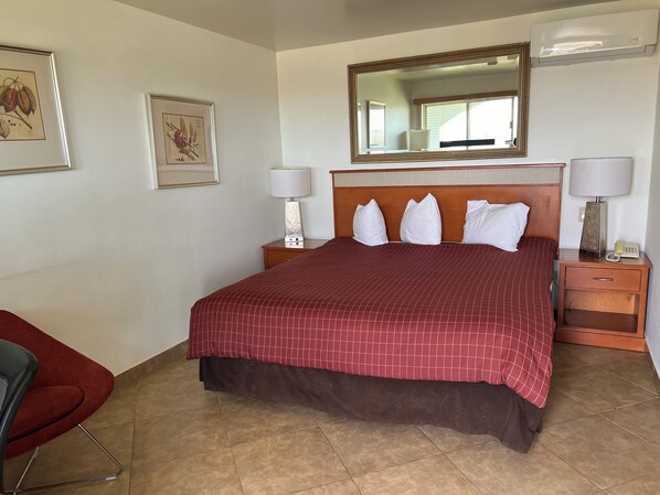 Chambre Standard, patio, vue vallée | Coffres-forts dans les chambres, bureau