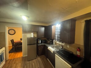 Fridge, microwave, oven, stovetop - Cozy home in Cleveland Heights  (Cleveland Heights)