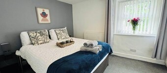 Woodman House- 7 Bed House