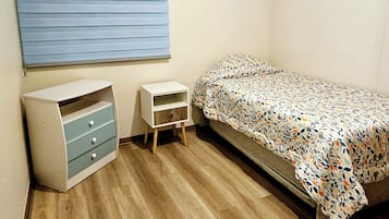 3 bedrooms, iron/ironing board, WiFi, bed sheets