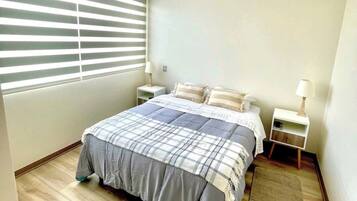 3 habitaciones, tabla de planchar con plancha, wifi y ropa de cama