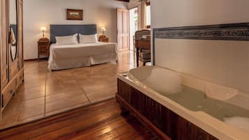 Deluxe Double Room | 1 bedroom, individually furnished, free WiFi, bed sheets