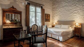 Deluxe Suite, Jetted Tub | Individually furnished, free WiFi, bed sheets