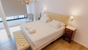 Muebles diferentes, wifi gratis y ropa de cama