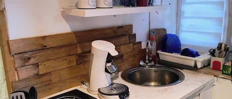 Fridge, microwave, stovetop, coffee/tea maker