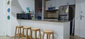 Frigorífic, microones, forn i placa de cuina