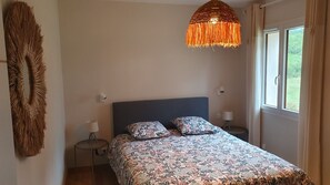 2 chambres, fer et planche à repasser, Wi-Fi gratuit, draps fournis
