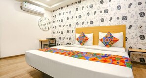 Bathroom - Hotel BluSky (New Delhi)