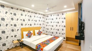 In-room safe, iron/ironing board, free WiFi - Hotel BluSky (New Delhi)