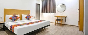 Phòng Deluxe, quang cảnh thành phố | 1 phòng ngủ, két bảo mật tại phòng, bàn ủi/dụng cụ ủi quần áo 
