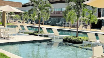 Apartemen | Kolam renang | Kolam renang outdoor dan sebuah kolam renang air hangat