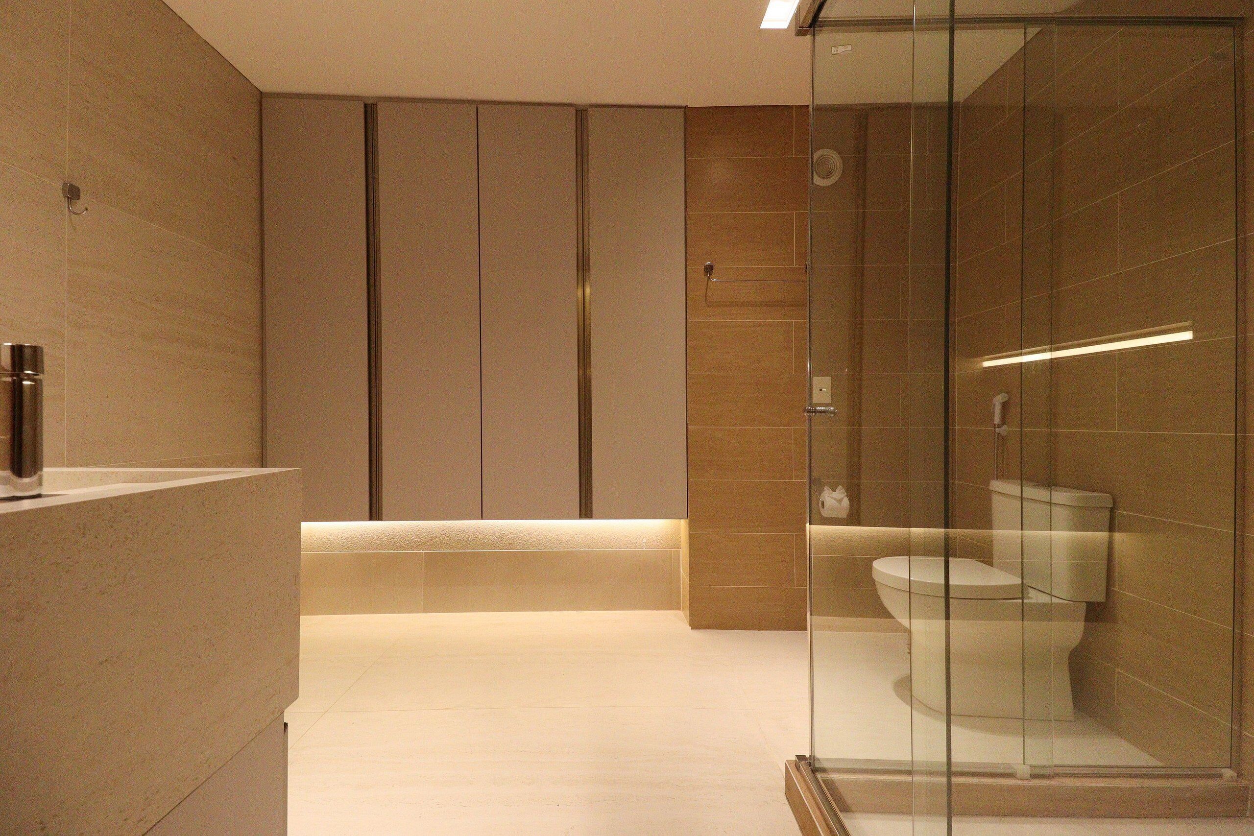 Apartment | Bathroom | Free toiletries, toilet paper