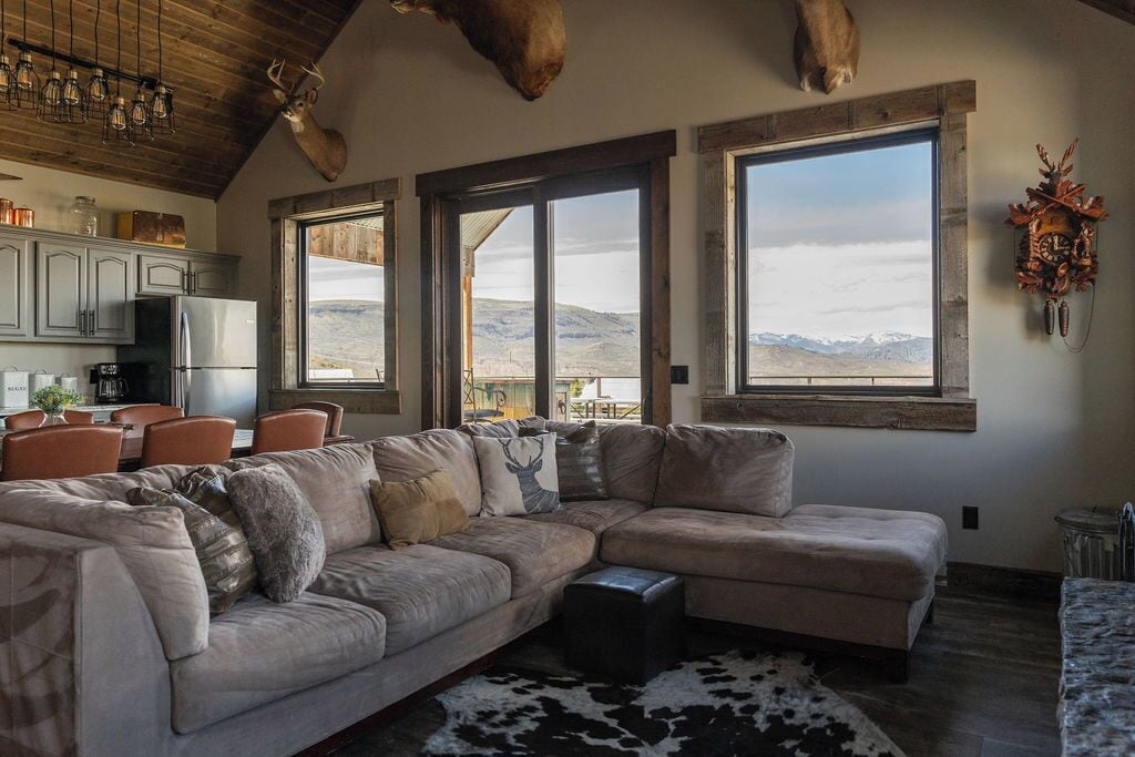 Foyer, table de ping-pong, livres