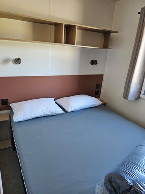 3 bedrooms, travel cot - Mobil Home Climatisé 6 Personnes Camping la Falaise 4 (Narbonne)