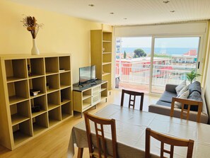 Smart TV - Beautiful and Spacious Family Apartment With sea Views and 5 min From the Beach! (CT)