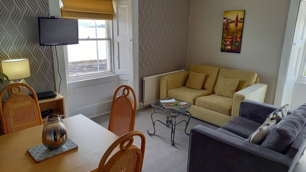 Lovely 3 Bed Apartment With A Cottage Feel. - Bute