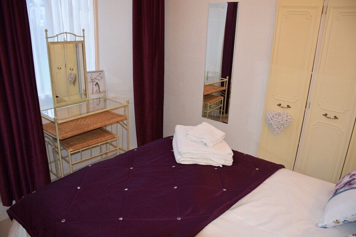 Ettrick Bay Apartment Sleeps 4  With Sea Views. - Bute