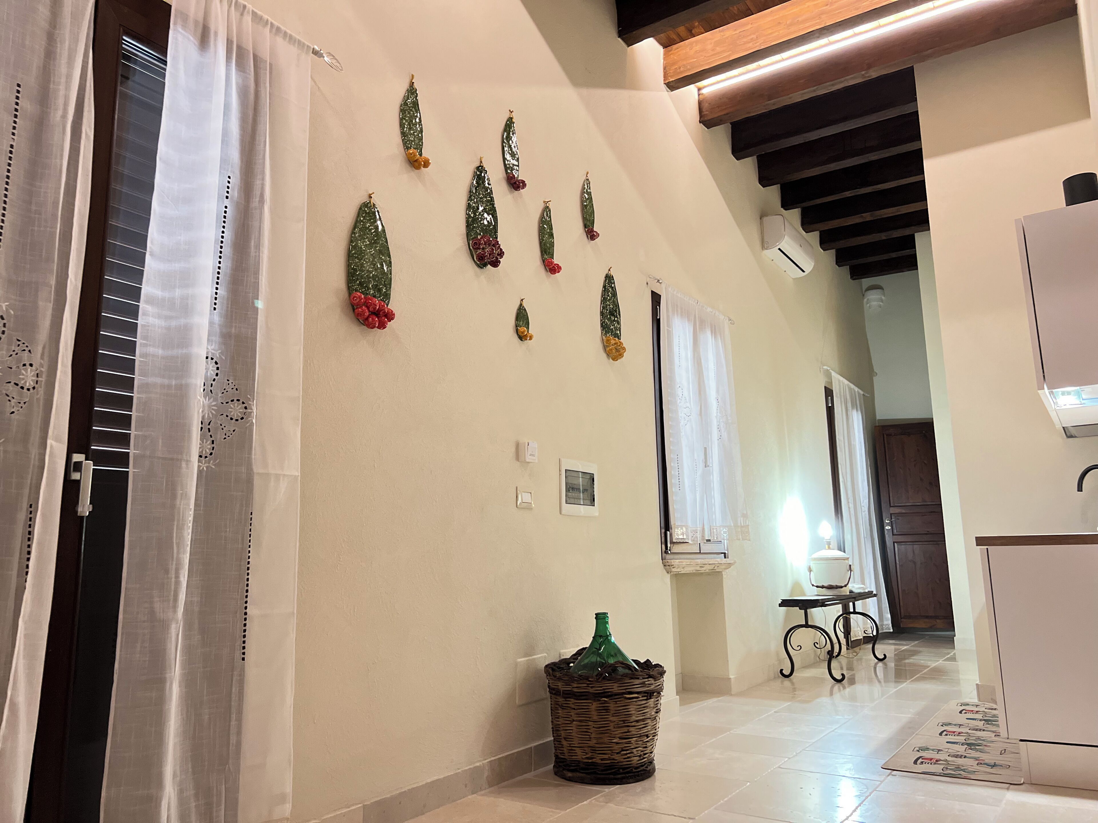 Căn hộ Tiêu chuẩn, 1 giường đôi và sofa giường, bếp nhỏ, quang cảnh một góc biển | Khu phòng khách | TV 