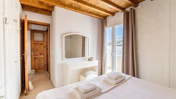 1 bedroom, desk, iron/ironing board, free WiFi