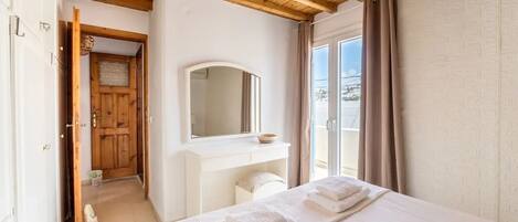 1 chambre, bureau, fer et planche à repasser, Wi-Fi gratuit