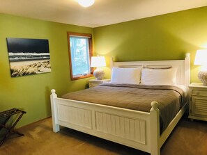 3 slaapkamers, een strijkplank/strijkijzer, gratis wifi, beddengoed