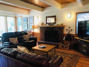 Smart TV, fireplace - Sea Pines - dog friendly - Cannon Beach Property Mgmt (Cannon Beach)